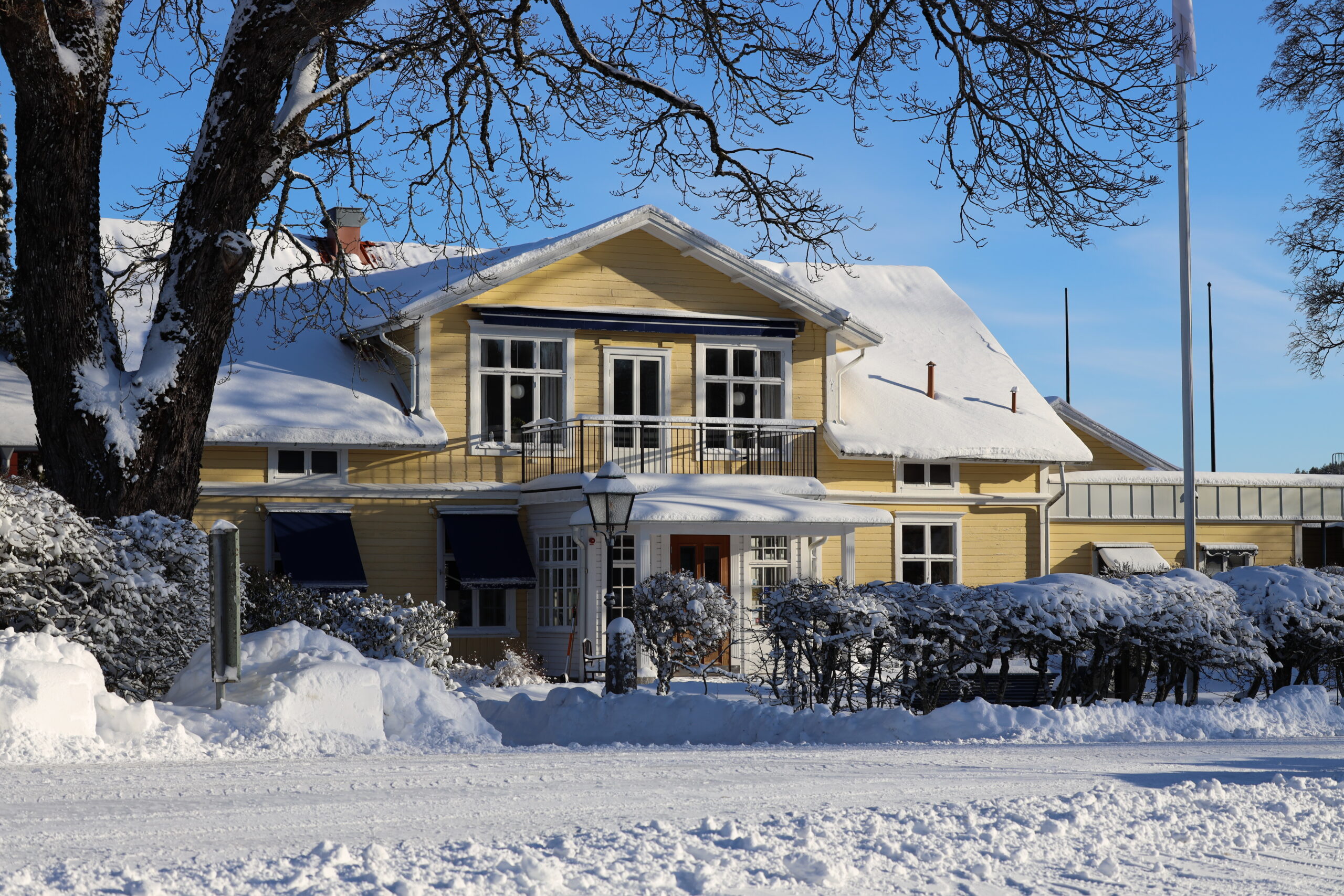 Restaurangvilla Hestraviken vinter och strålande sol