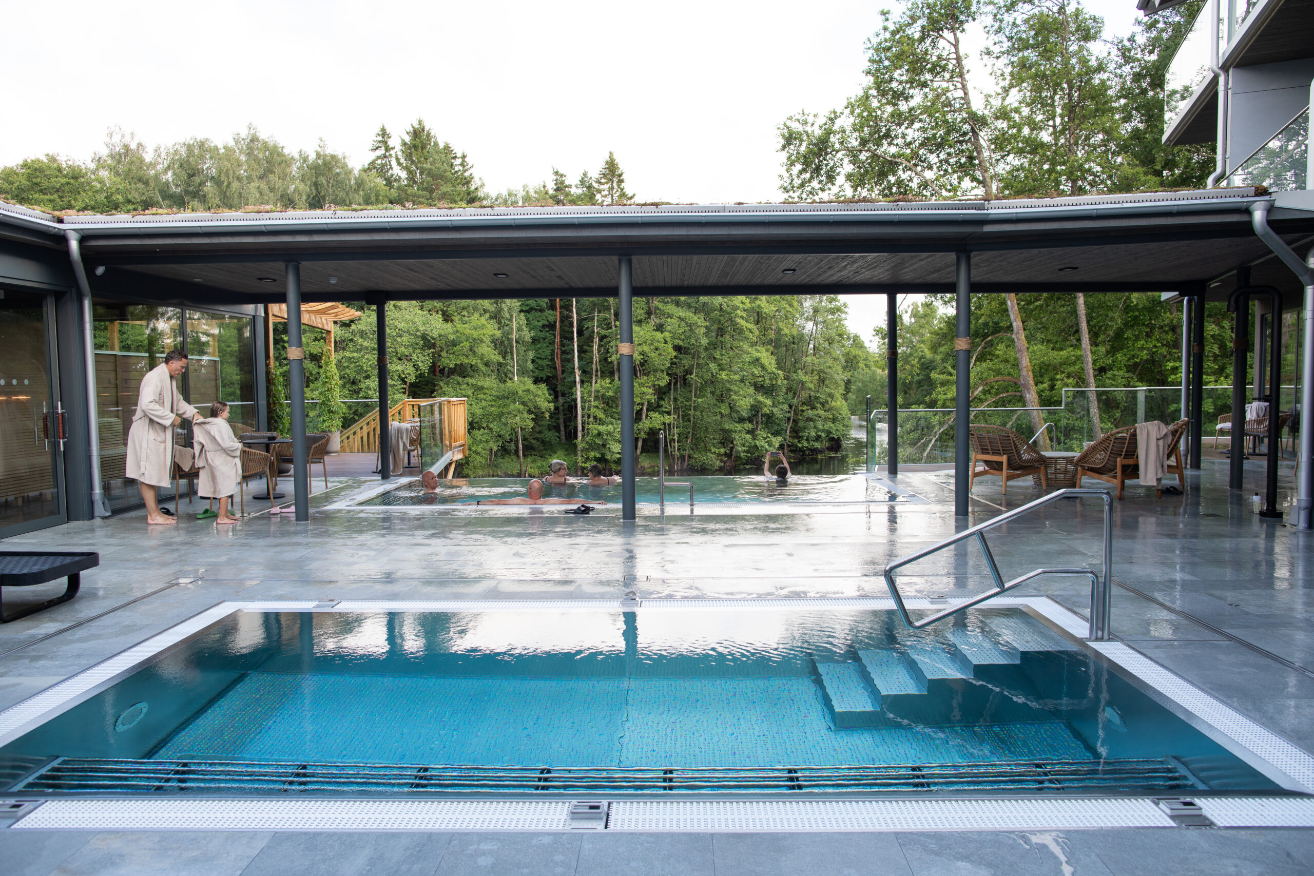 Riverside Spa på Hestraviken hotell vid Isaberg, med terrass och utsikt över Nissan. Privat relaxavdelning för familjer med yngre barn.