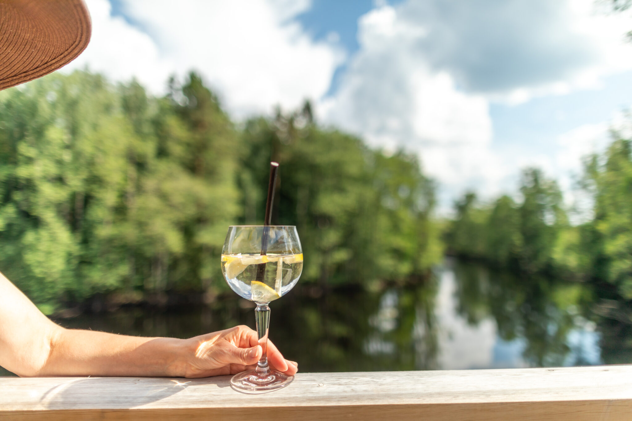 Drink i spa i Smålands natur vid Nissan. Riverside spa Hestraviken En unik spaupplevelse